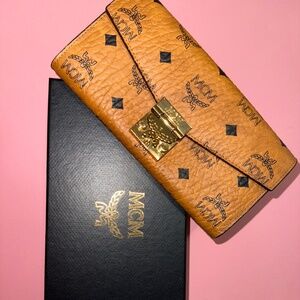 MCM TRACY WALLET ON CHAIN IN VISETOS